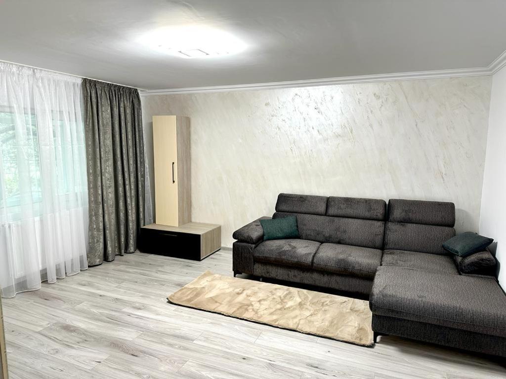 Elite Apartment Buzău Exterior foto